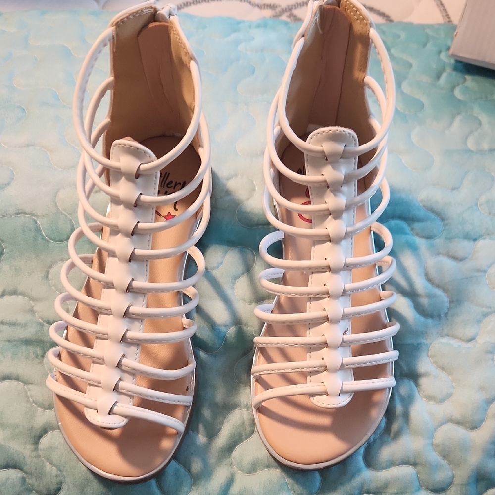 NEW Girls White Strappy Sandals With Silver Accents